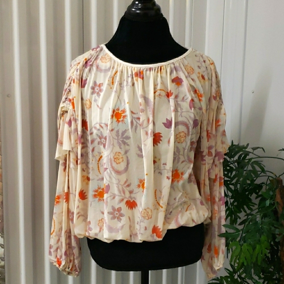 IN MYSTERY BUNDLE. FREE PEOPLE Floral Blousy top 8% spandex - Picture 3 of 9